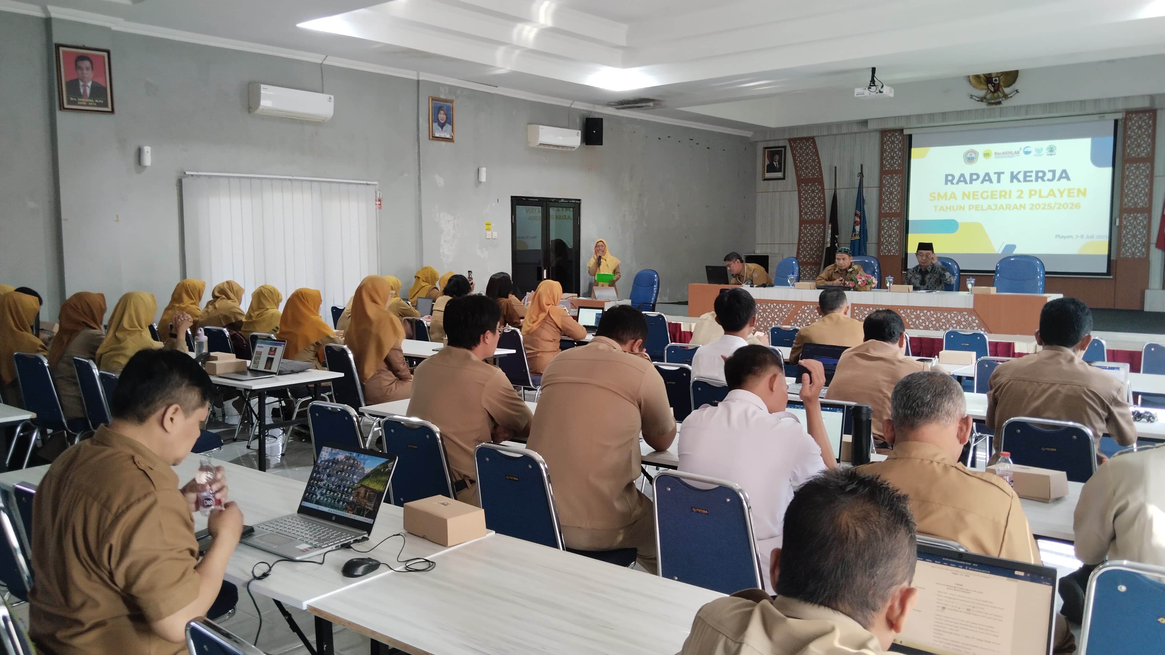 SMA Negeri 2 Playen Gelar Rapat Kerja Tahun Pelajaran 2025/2026