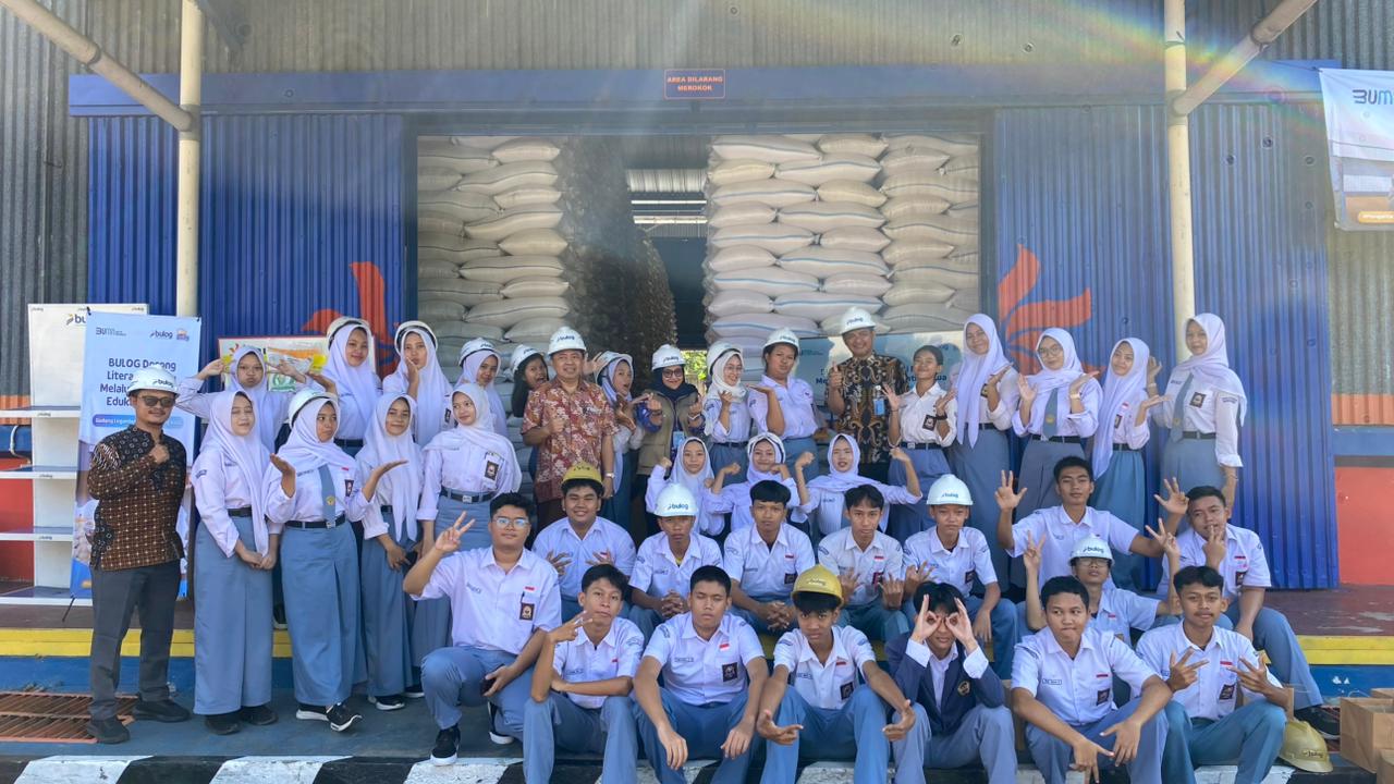 Eduwisata Ketahanan Pangan SMA Negeri 2 Playen ke Gudang BULOG Gunungkidul