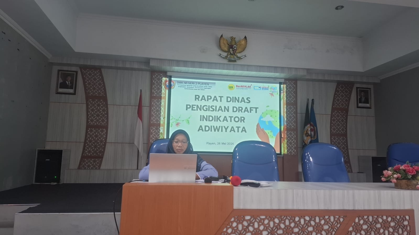 Rapat Dinas Pengisian Draft Indikator Adiwiyata SMA Negeri 2 Playen