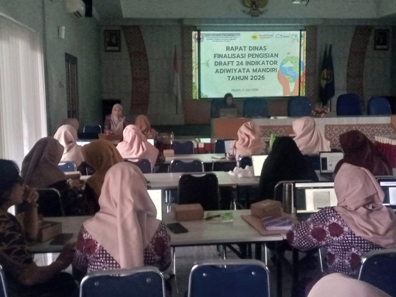 Rapat Dinas Finalisasi Pengisian Draft 24 Indikator Adiwiyata Mandiri Tahun 2026 SMA Negeri 2 Playen