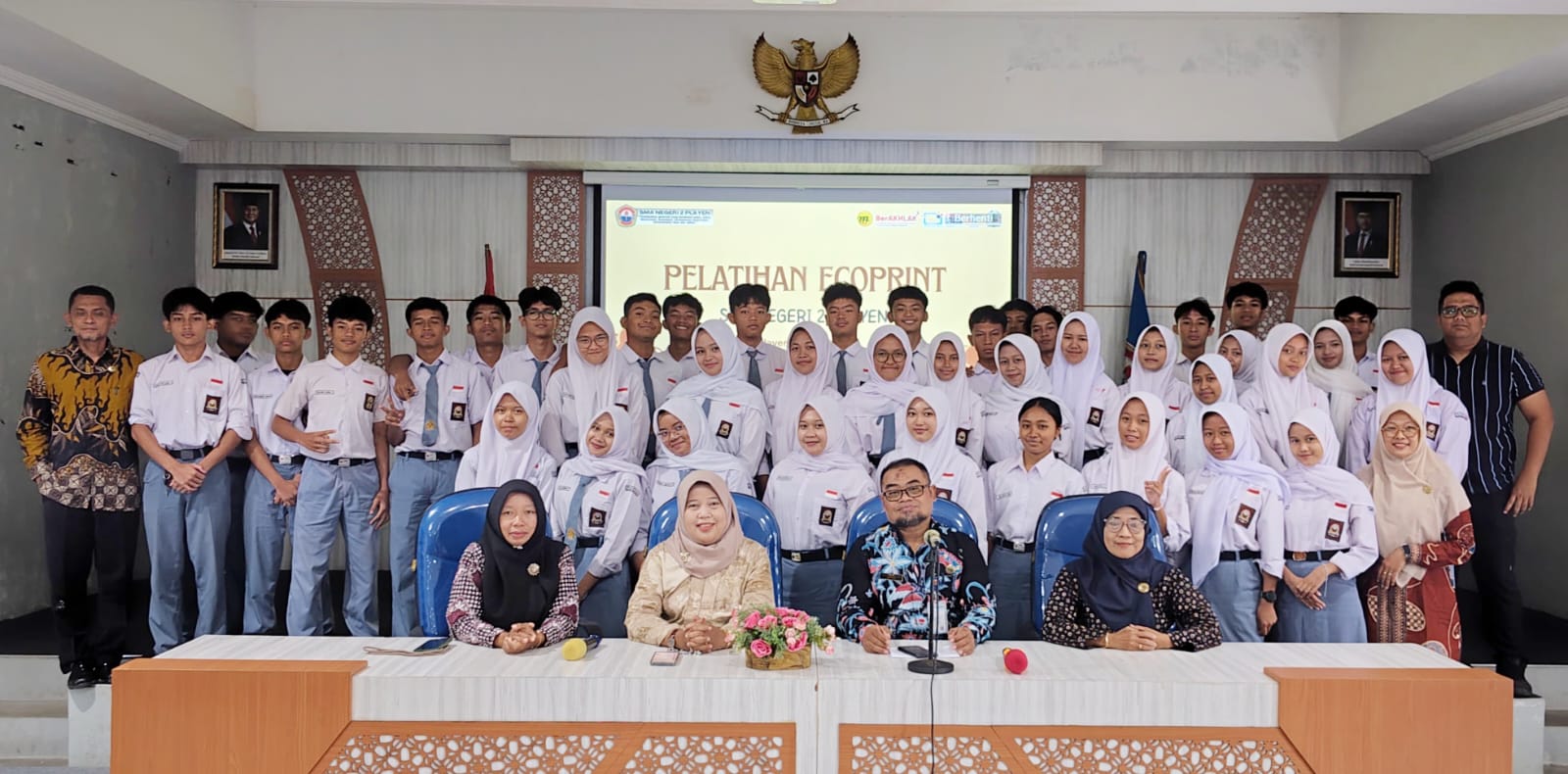 Dukung Program Adiwiyata Mandiri dan Tumbuhkan Jiwa Wirausaha, SMAN 2 Playen Gelar Pelatihan Batik Ecoprint